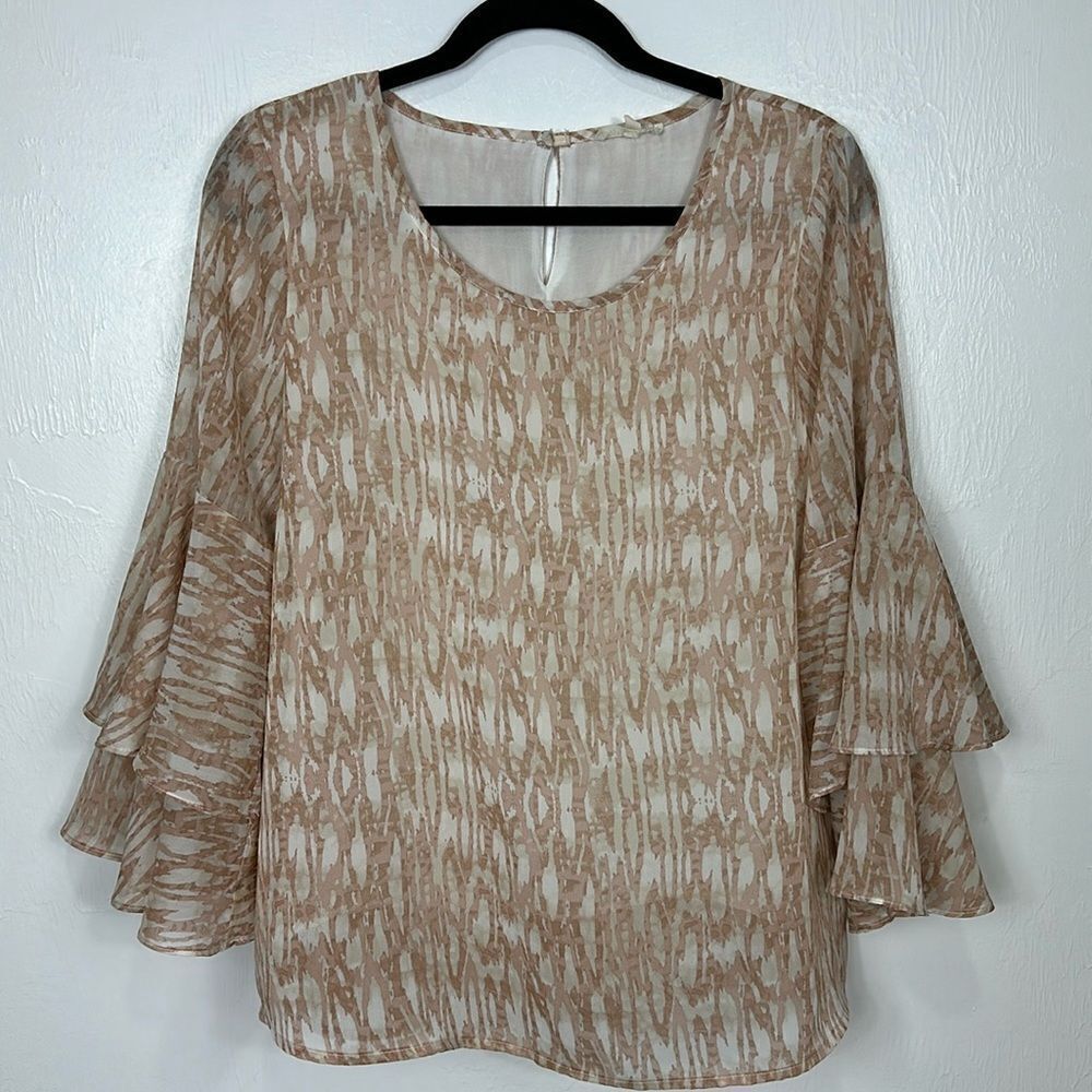 Mystree Tiered Bell Sleeve Keyhole Back Round Neck Top Size L